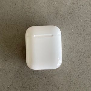 Apple AirPods Charging Case
